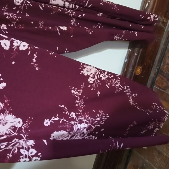 Stunning Floral Burgundy Jumpsuit Size Lg Adjustable Strap Wide Leg Tie Front - Picture 3 of 10